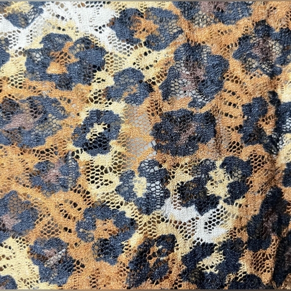 COPY - Newport News Small Leopard/Cheetah Print Tie Front/Drape Front Mesh Card… - Picture 13 of 13